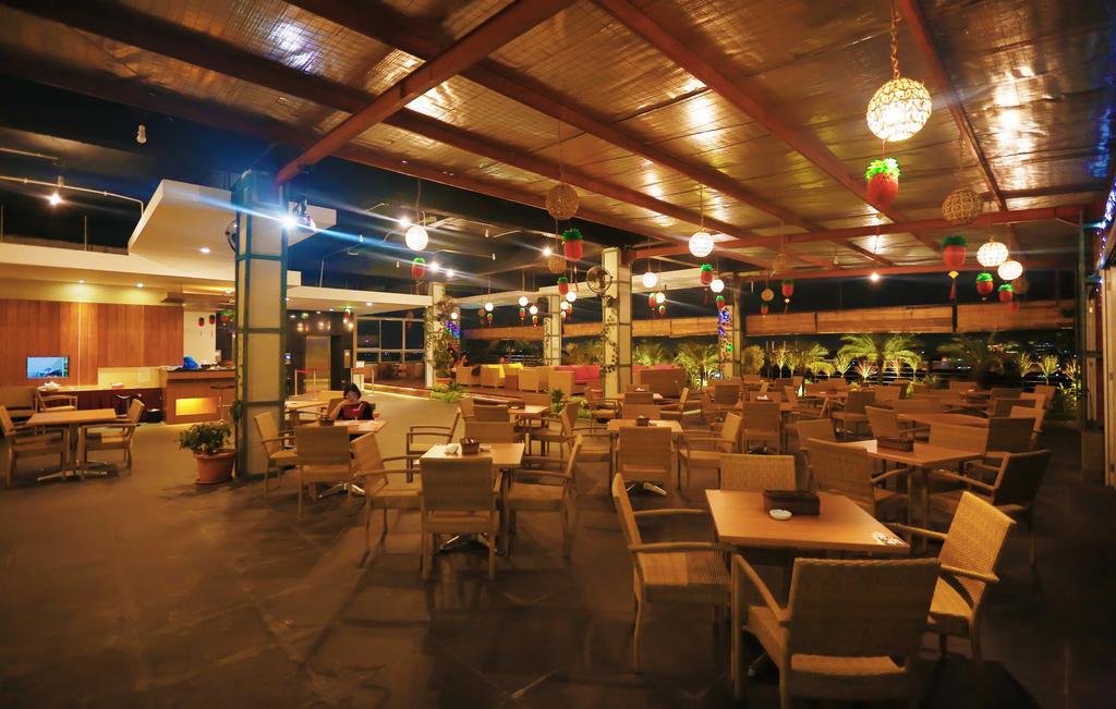Borneo Hotel Понтианак Екстериор снимка