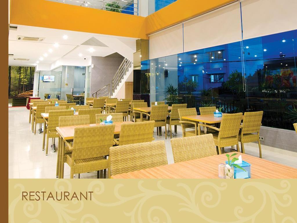 Borneo Hotel Понтианак Екстериор снимка