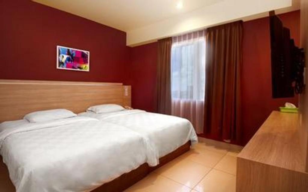 Borneo Hotel Понтианак Екстериор снимка
