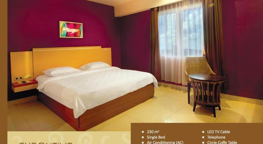 Borneo Hotel Понтианак Екстериор снимка