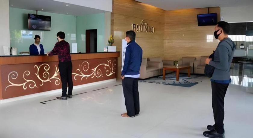 Borneo Hotel Понтианак Екстериор снимка