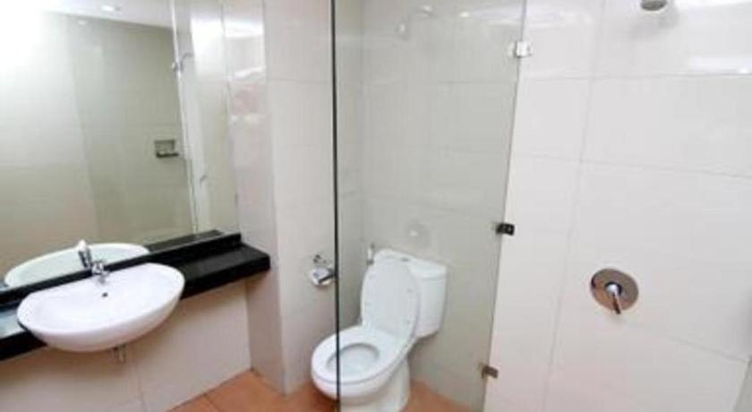 Borneo Hotel Понтианак Екстериор снимка