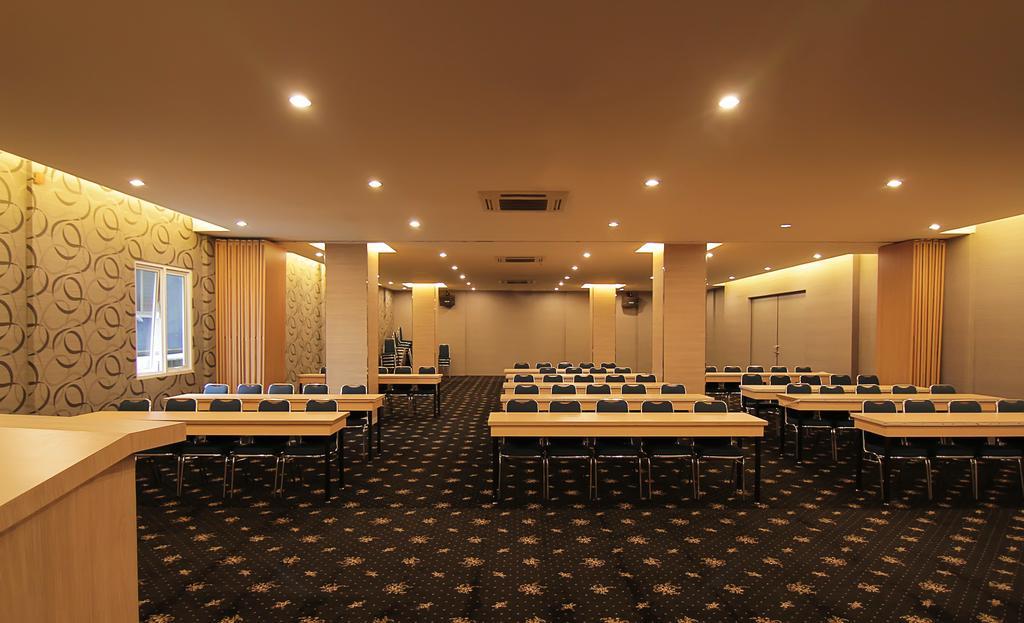 Borneo Hotel Понтианак Екстериор снимка