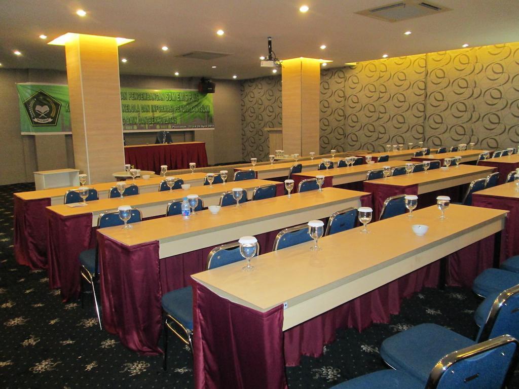 Borneo Hotel Понтианак Екстериор снимка
