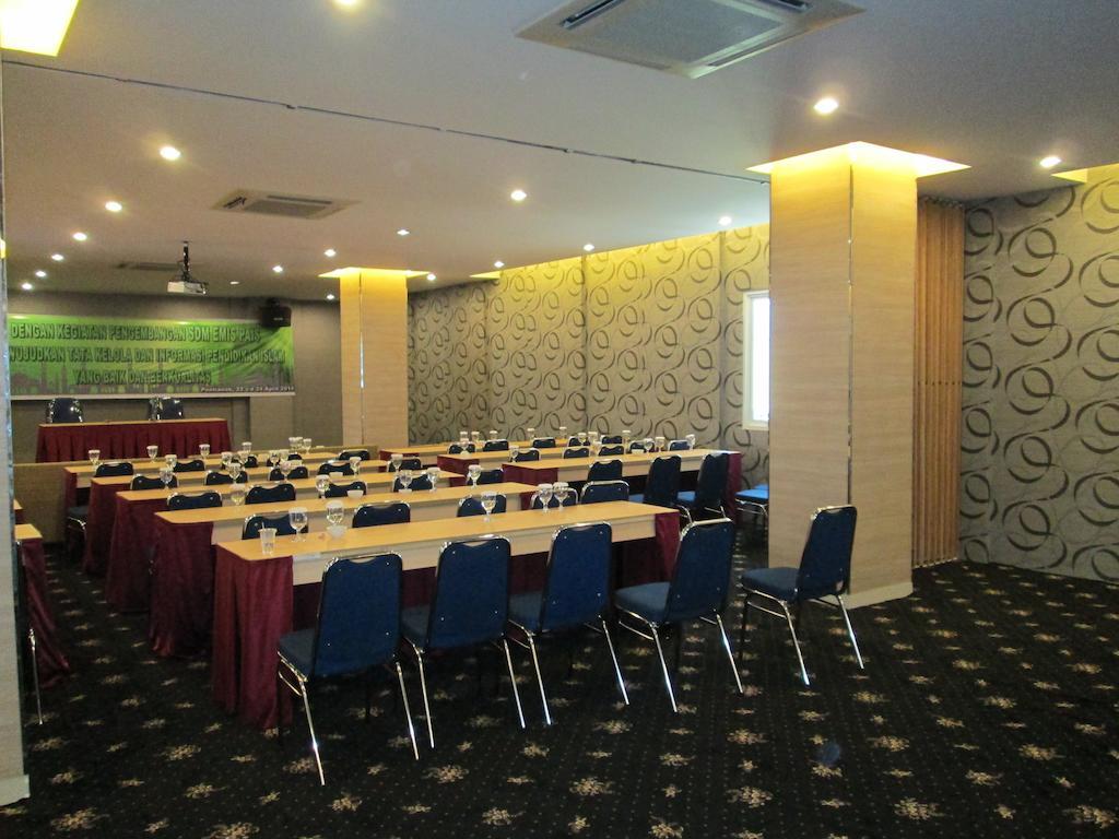 Borneo Hotel Понтианак Екстериор снимка