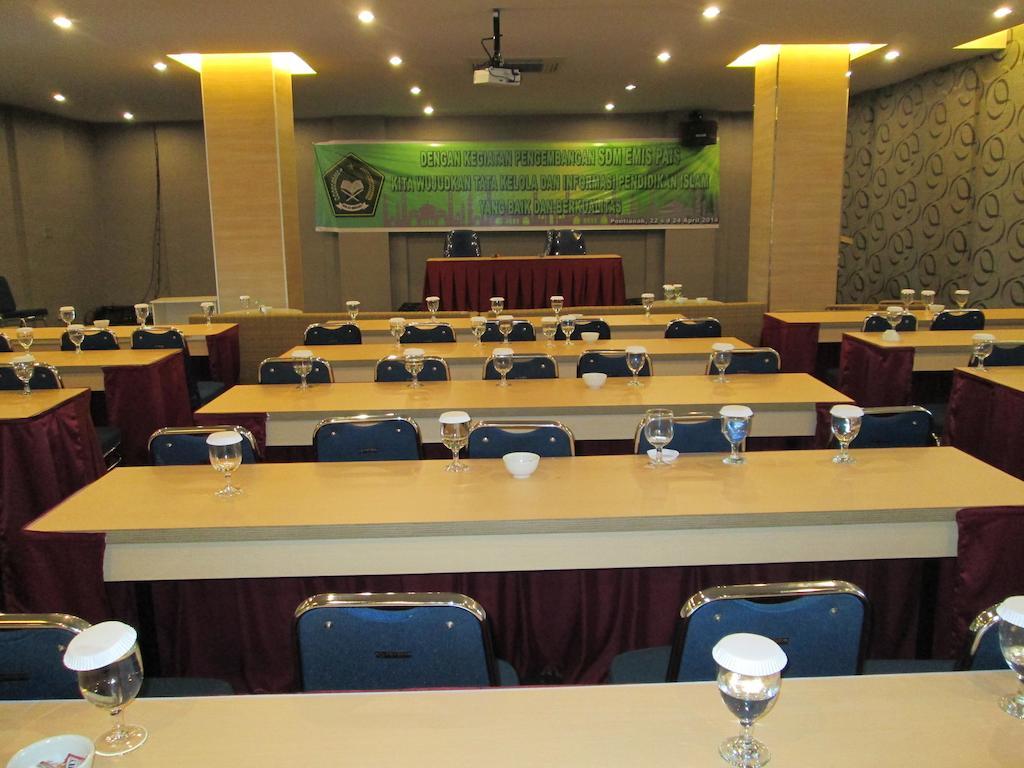 Borneo Hotel Понтианак Екстериор снимка